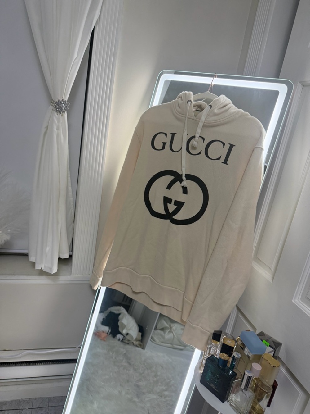 Gucci Cream Hoodie blackLogo worn 3 times. Bought inside Gucci store in It Italy